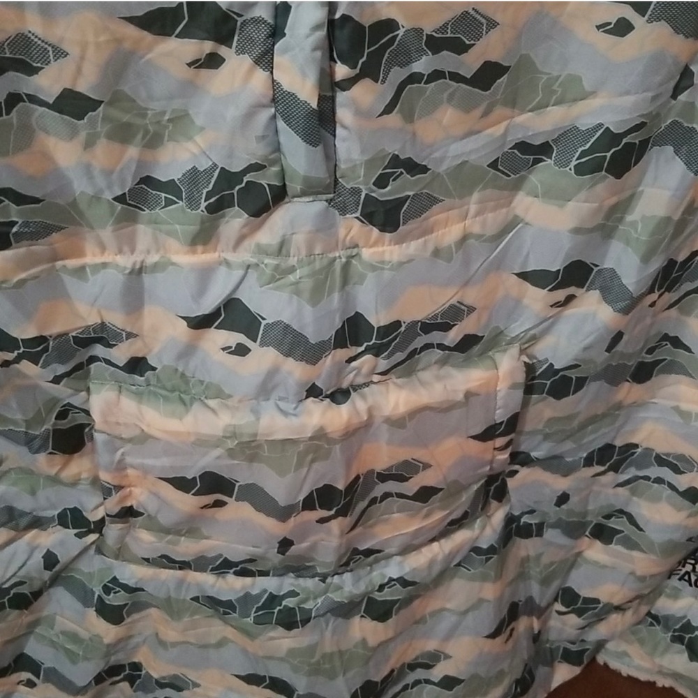 The North Face Wawona Fuzzy Blanket (BNWT) - Picture 9 of 12